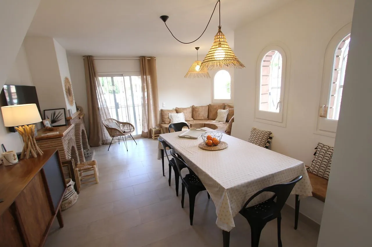 別荘 カンブリルス Casa Acacia Marヴィラ